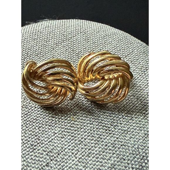 Napier Swirl Screwback Earrings Gold Tone Vintage Retro Career Classic Capsule - Picture 2 of 5